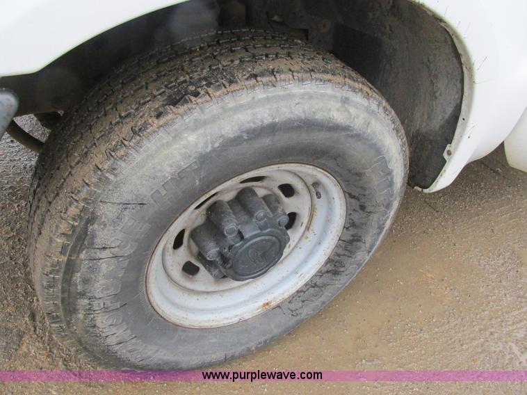 image for item H7678 2000 Ford F250 Super Duty XL pickup truck