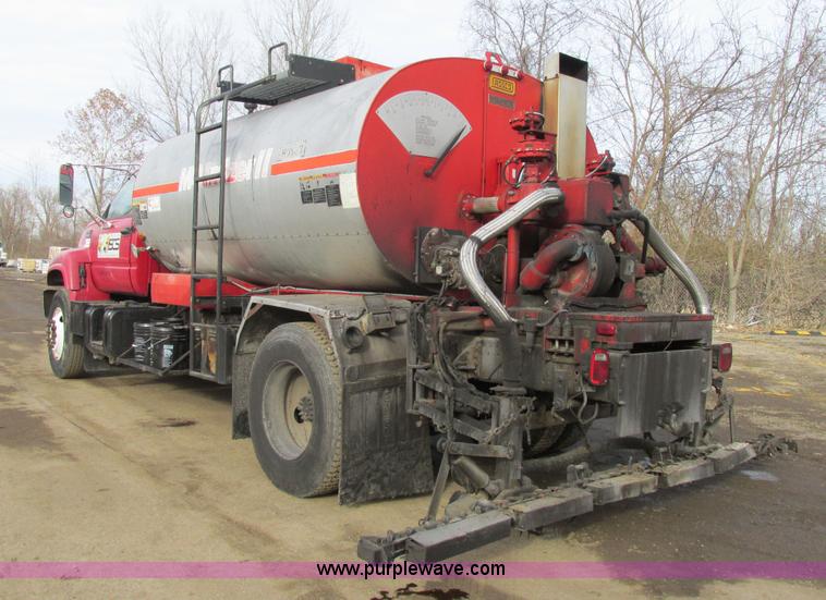 image for item H7680 1999 GMC C6500 oil distributor truck