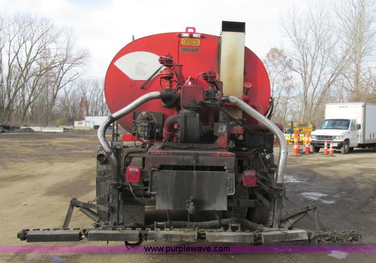 image for item H7680 1999 GMC C6500 oil distributor truck