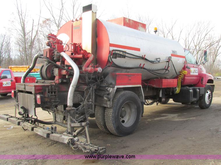 image for item H7680 1999 GMC C6500 oil distributor truck