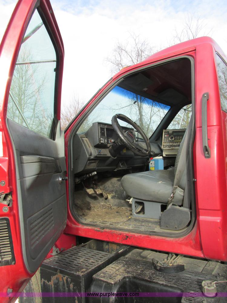 image for item H7680 1999 GMC C6500 oil distributor truck