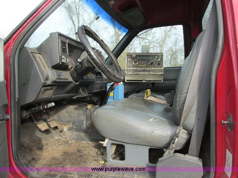 image for item H7680 1999 GMC C6500 oil distributor truck