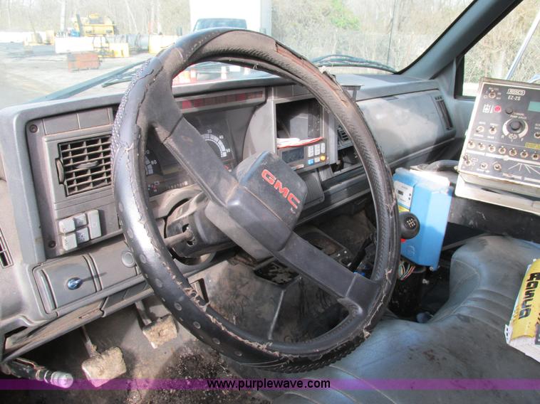 image for item H7680 1999 GMC C6500 oil distributor truck