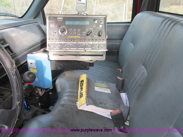 image for item H7680 1999 GMC C6500 oil distributor truck