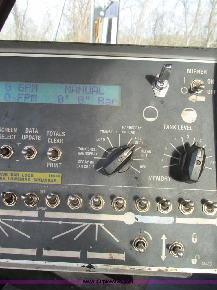 image for item H7680 1999 GMC C6500 oil distributor truck