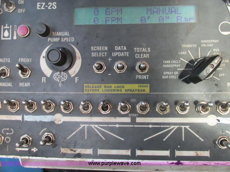 image for item H7680 1999 GMC C6500 oil distributor truck