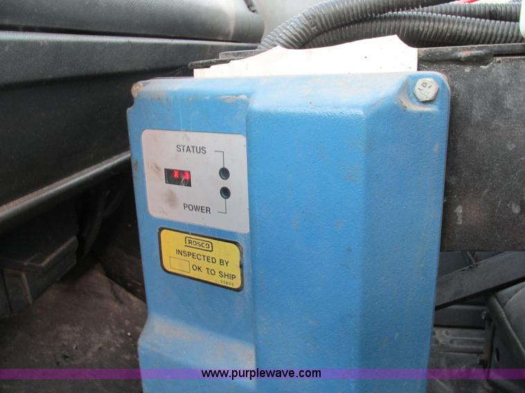 image for item H7680 1999 GMC C6500 oil distributor truck