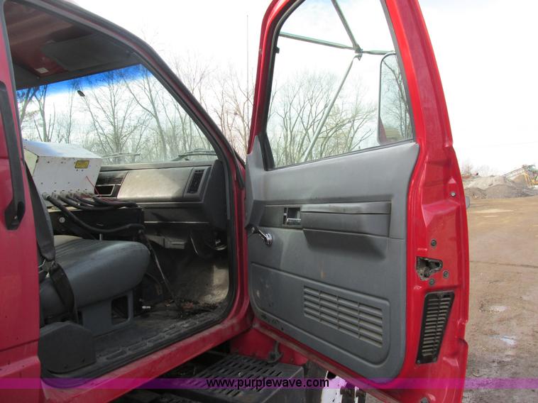 image for item H7680 1999 GMC C6500 oil distributor truck