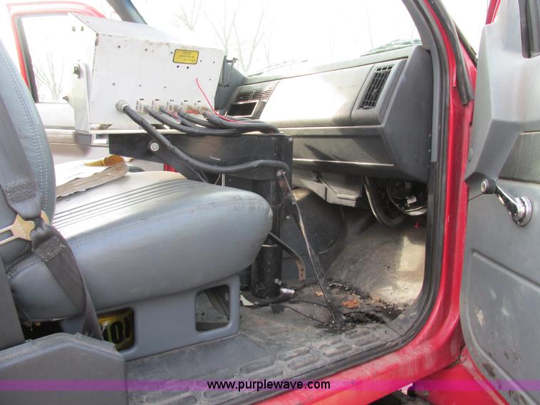 image for item H7680 1999 GMC C6500 oil distributor truck