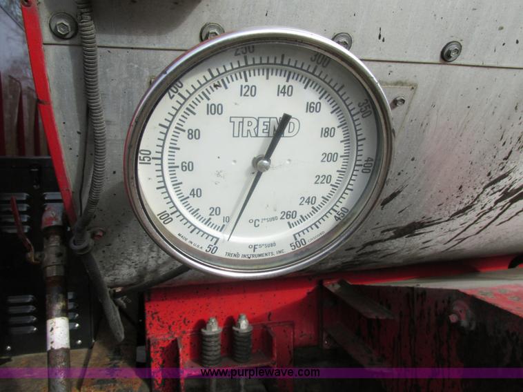 image for item H7680 1999 GMC C6500 oil distributor truck