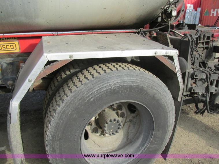 image for item H7680 1999 GMC C6500 oil distributor truck