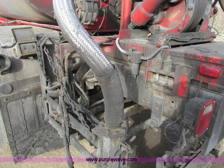 image for item H7680 1999 GMC C6500 oil distributor truck