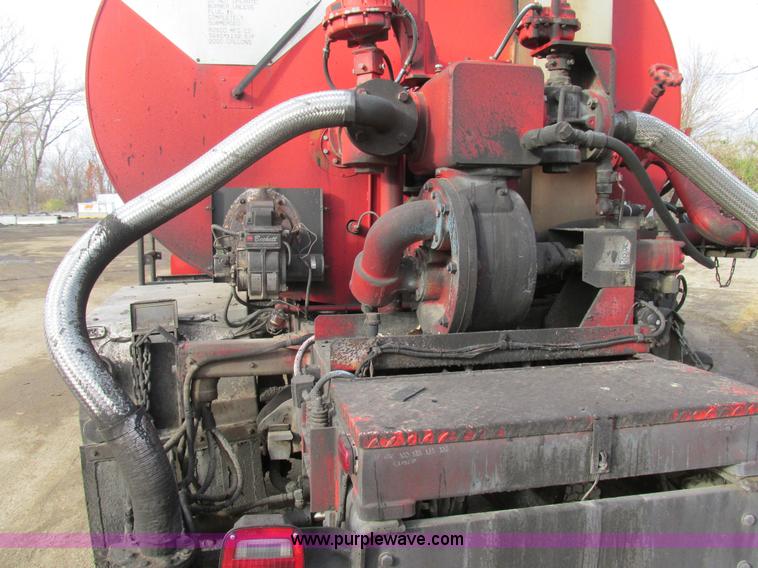 image for item H7680 1999 GMC C6500 oil distributor truck