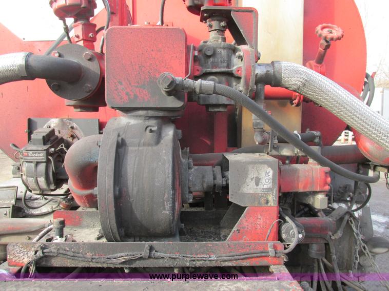 image for item H7680 1999 GMC C6500 oil distributor truck