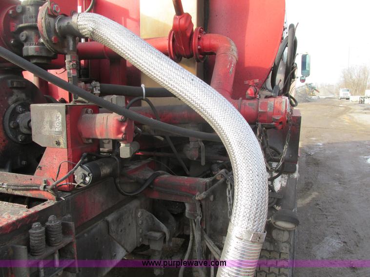 image for item H7680 1999 GMC C6500 oil distributor truck