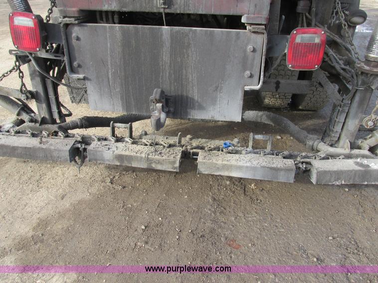 image for item H7680 1999 GMC C6500 oil distributor truck