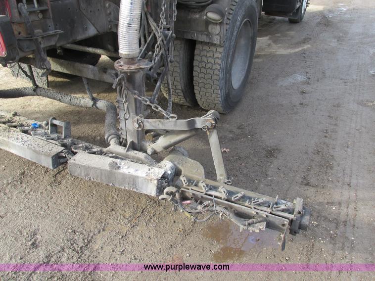 image for item H7680 1999 GMC C6500 oil distributor truck