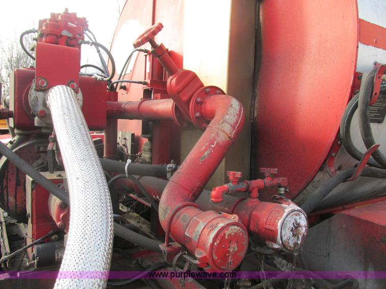 image for item H7680 1999 GMC C6500 oil distributor truck