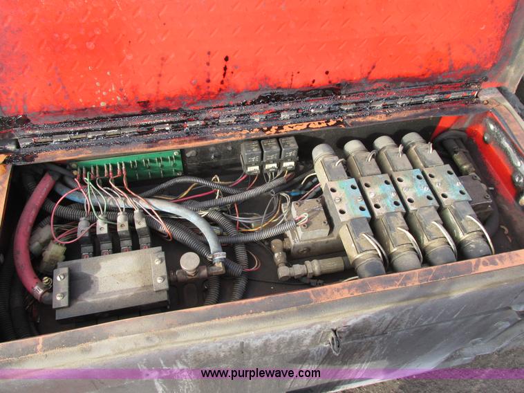 image for item H7680 1999 GMC C6500 oil distributor truck