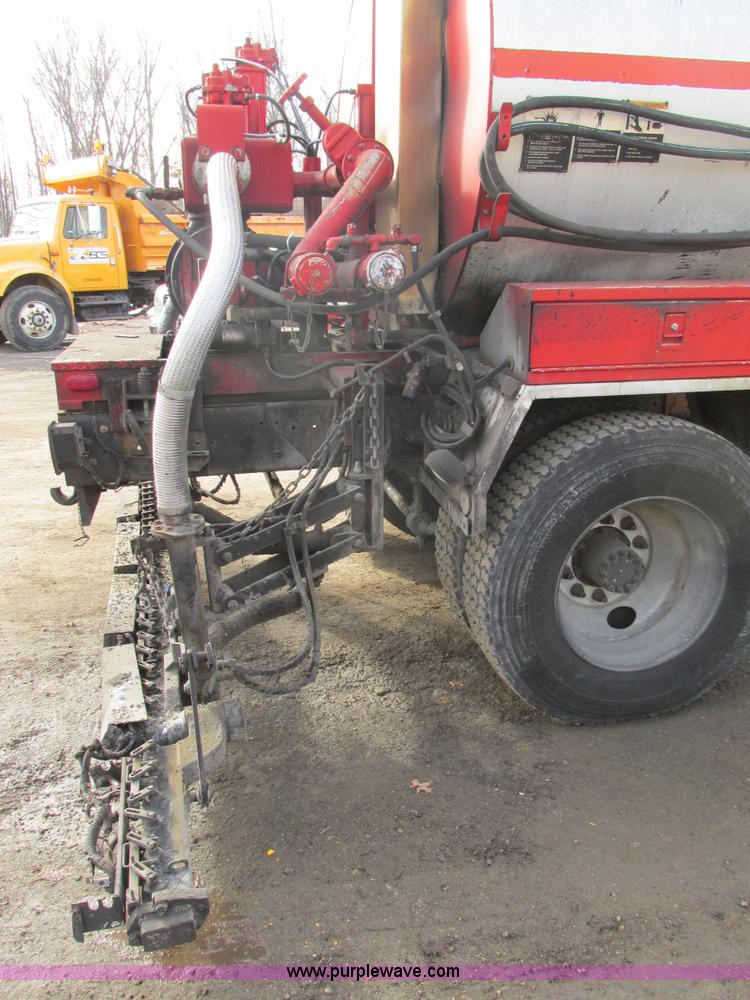 image for item H7680 1999 GMC C6500 oil distributor truck