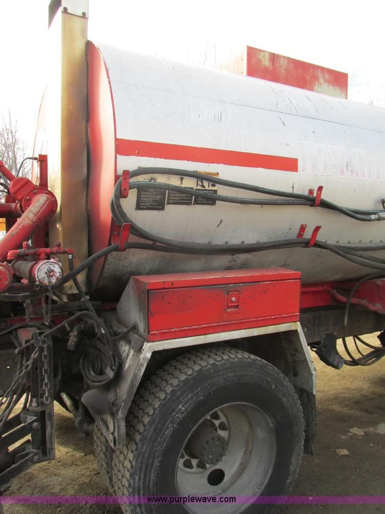 image for item H7680 1999 GMC C6500 oil distributor truck