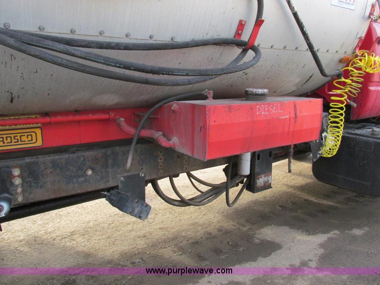 image for item H7680 1999 GMC C6500 oil distributor truck