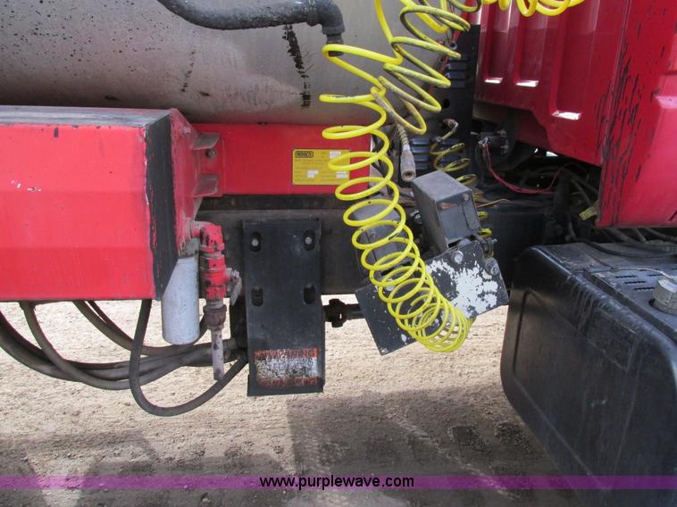 image for item H7680 1999 GMC C6500 oil distributor truck