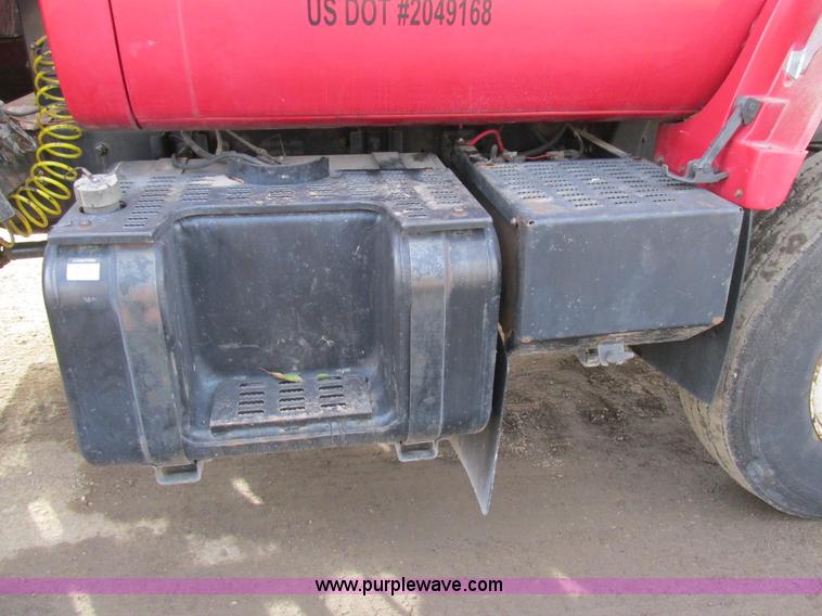 image for item H7680 1999 GMC C6500 oil distributor truck