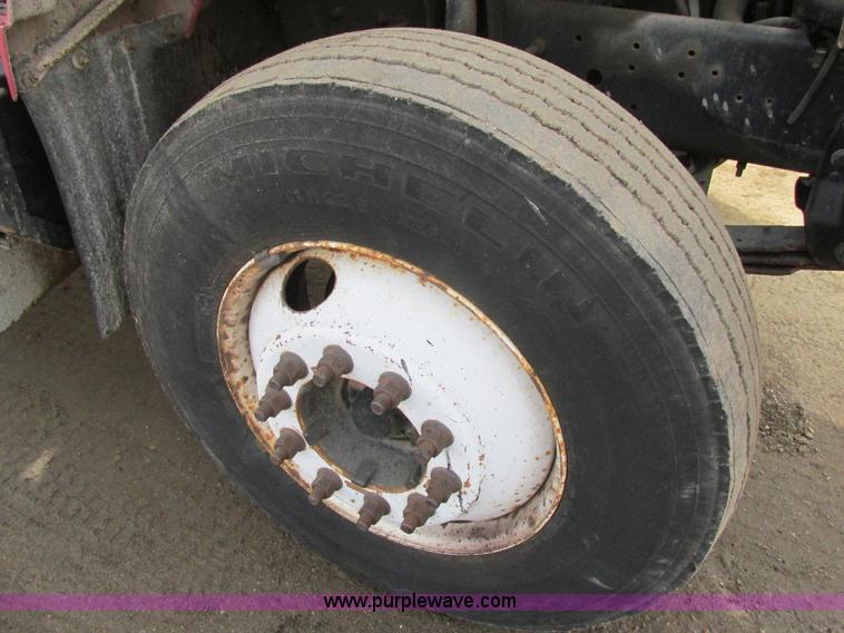 image for item H7680 1999 GMC C6500 oil distributor truck