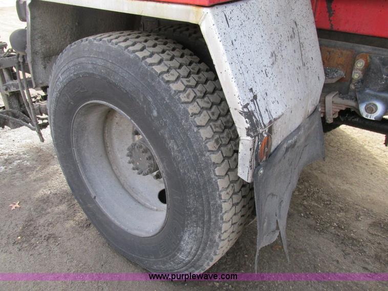 image for item H7680 1999 GMC C6500 oil distributor truck