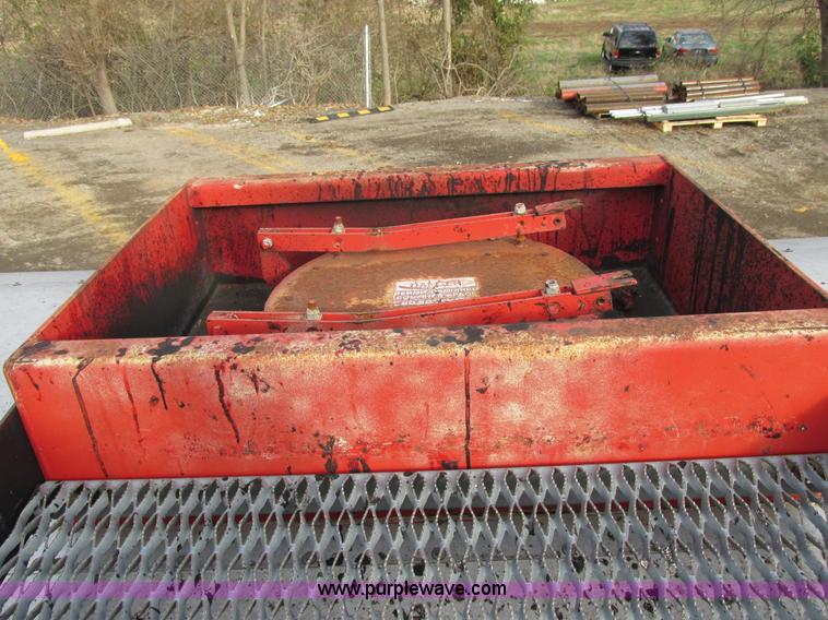 image for item H7680 1999 GMC C6500 oil distributor truck