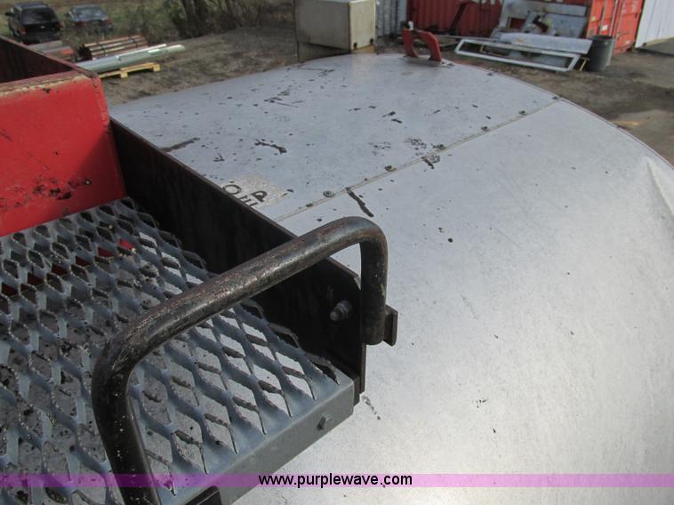 image for item H7680 1999 GMC C6500 oil distributor truck