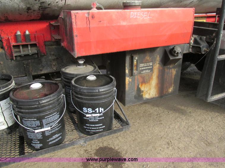 image for item H7680 1999 GMC C6500 oil distributor truck