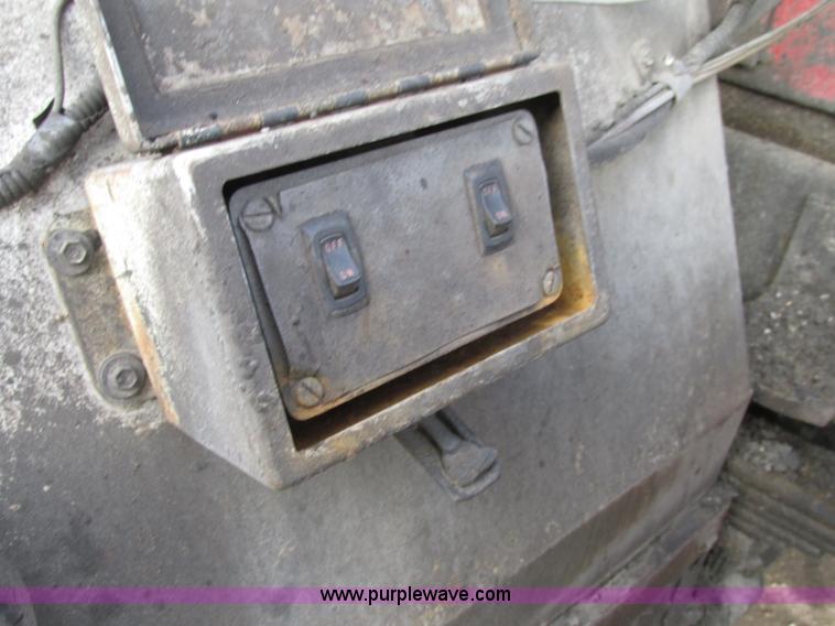 image for item H7680 1999 GMC C6500 oil distributor truck