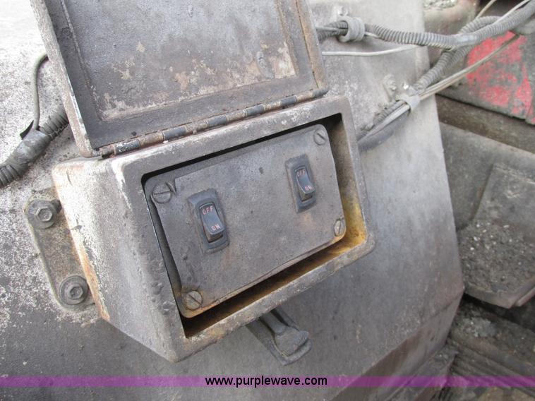 image for item H7680 1999 GMC C6500 oil distributor truck