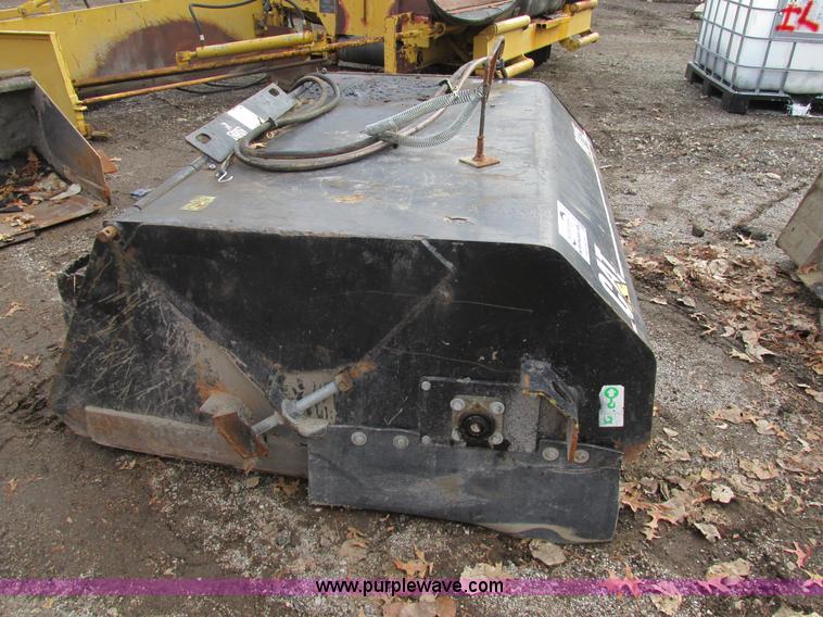 image for item H7681 Caterpillar BU115 skid steer broom