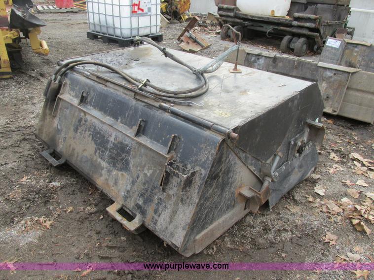 image for item H7681 Caterpillar BU115 skid steer broom