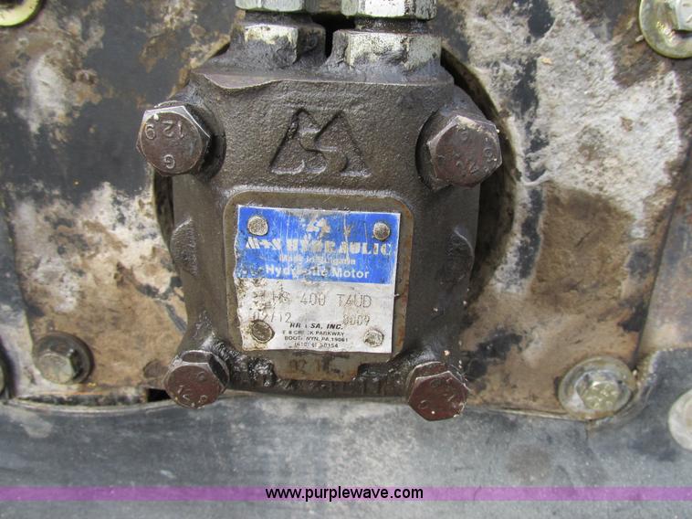 image for item H7681 Caterpillar BU115 skid steer broom