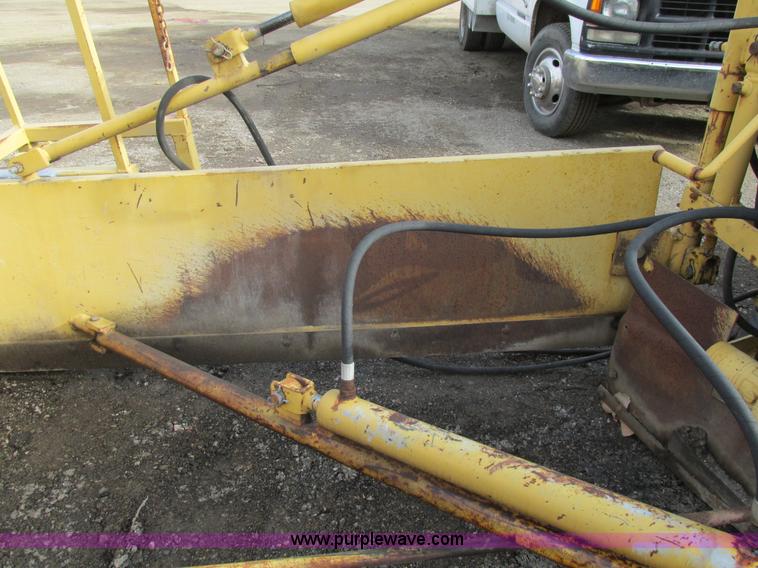 image for item H7686 HTC road widener