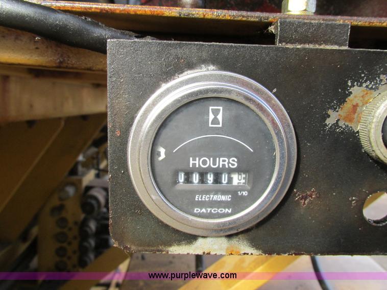 image for item H7686 HTC road widener