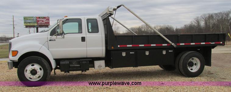 image for item H7687 2000 Ford F750 Super Duty XL Ext. Cab flatbed dump truck
