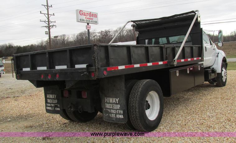 image for item H7687 2000 Ford F750 Super Duty XL Ext. Cab flatbed dump truck