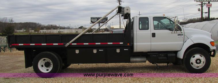 image for item H7687 2000 Ford F750 Super Duty XL Ext. Cab flatbed dump truck