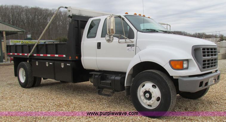 image for item H7687 2000 Ford F750 Super Duty XL Ext. Cab flatbed dump truck