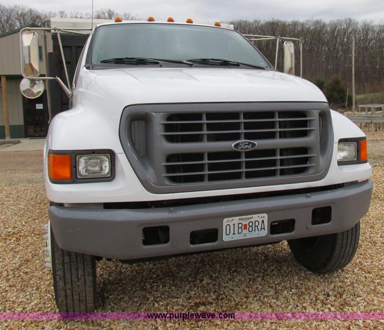 image for item H7687 2000 Ford F750 Super Duty XL Ext. Cab flatbed dump truck