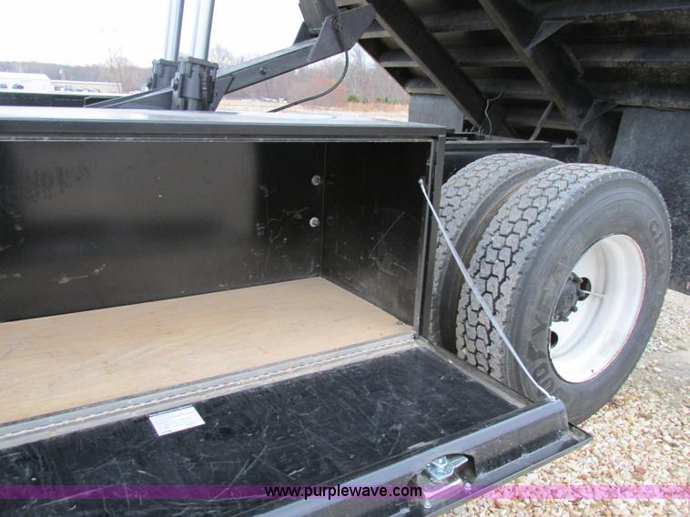 image for item H7687 2000 Ford F750 Super Duty XL Ext. Cab flatbed dump truck