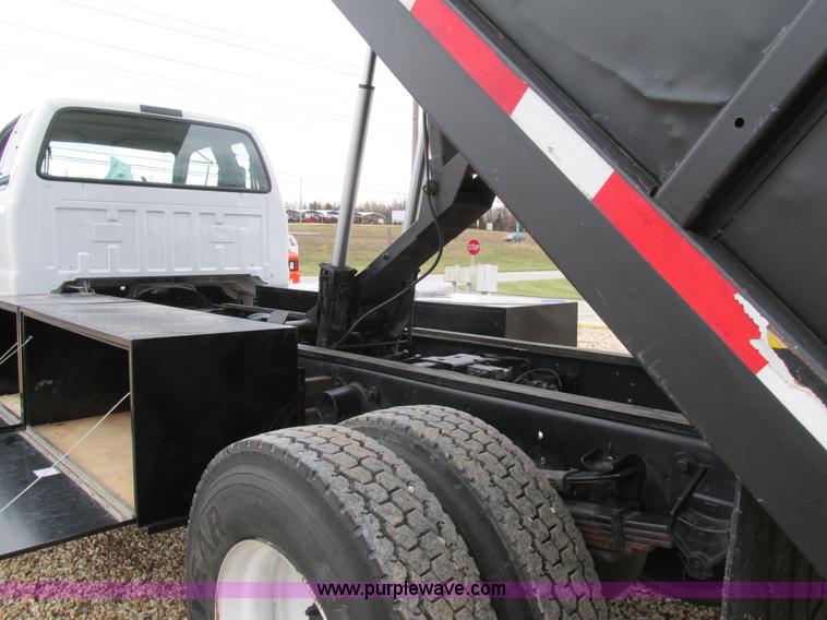 image for item H7687 2000 Ford F750 Super Duty XL Ext. Cab flatbed dump truck