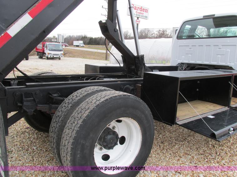 image for item H7687 2000 Ford F750 Super Duty XL Ext. Cab flatbed dump truck