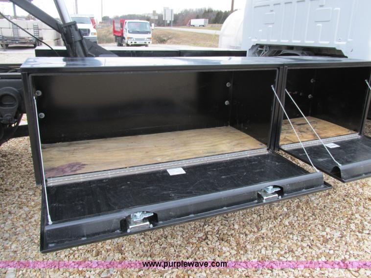 image for item H7687 2000 Ford F750 Super Duty XL Ext. Cab flatbed dump truck