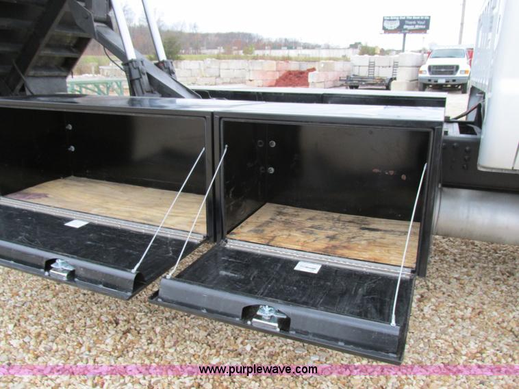 image for item H7687 2000 Ford F750 Super Duty XL Ext. Cab flatbed dump truck